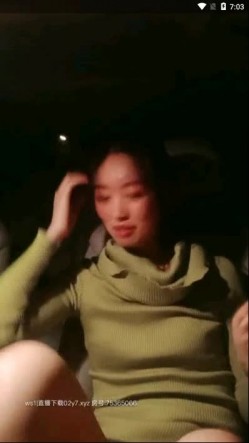 可爱学妹约啪粉丝车震 开车时就在舔jj 十分主动 被干的忍不住在车上尿了 截图2