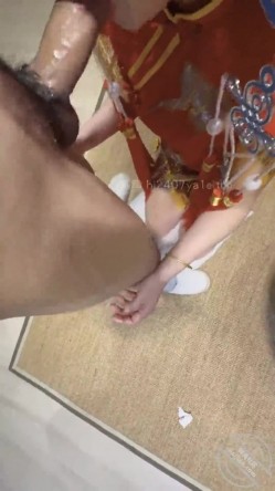 乱伦大神【会喷水的亲姐姐】付费钻石贴，元旦贺岁，跨年夜穿中式服双洞齐开，大量潮喷变相给大家拜年 截图10