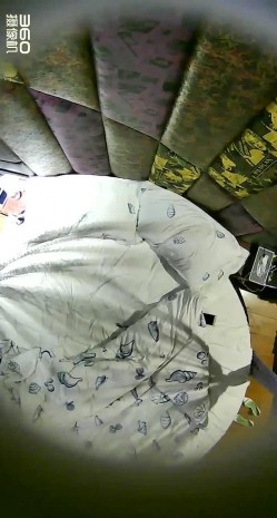 酒店炮房偷拍秃顶大叔和情妇偷情啪啪 操完一次还不满足 又勾引大叔操第二次 截图8