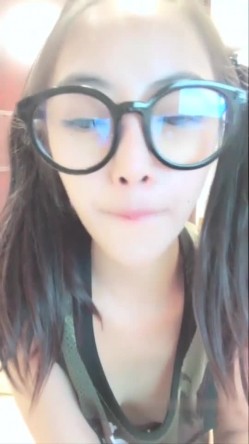 双马尾清纯邻家妹妹乖乖女卧室果聊,清纯外表下没想到这么会臊,什么都会 截图8