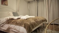 熟女探花_金发美腿小骚货，撅起屁股掰开B狂舔，架起腿草身材真不错 截图9