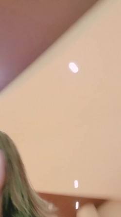 两个国产极品丰满肥臀女神，豪华酒店里面，全裸自慰，道具插的逼逼流了很白浆淫水很刺激 截图7