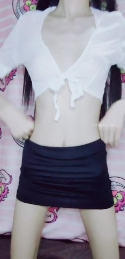 出道即巅峰新人露脸推特顶B王，人瘦奶大小魔女【蒂米】定制私拍，裸舞顶胯，道具紫薇无套啪啪内射 截图3