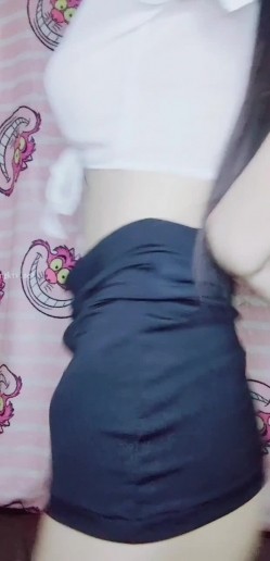 出道即巅峰新人露脸推特顶B王，人瘦奶大小魔女【蒂米】定制私拍，裸舞顶胯，道具紫薇无套啪啪内射 截图8