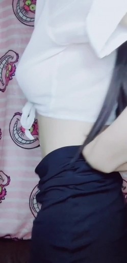 出道即巅峰新人露脸推特顶B王，人瘦奶大小魔女【蒂米】定制私拍，裸舞顶胯，道具紫薇无套啪啪内射 截图9