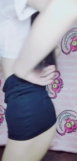 出道即巅峰新人露脸推特顶B王，人瘦奶大小魔女【蒂米】定制私拍，裸舞顶胯，道具紫薇无套啪啪内射 截图11