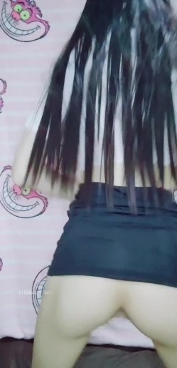 出道即巅峰新人露脸推特顶B王，人瘦奶大小魔女【蒂米】定制私拍，裸舞顶胯，道具紫薇无套啪啪内射 截图15
