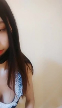 高颜值女仆装豹纹内衣非常诱惑，大奶子翘臀身材真好，逼逼很干净水多道具插得好通透，呻吟浪叫不止看着 截图2