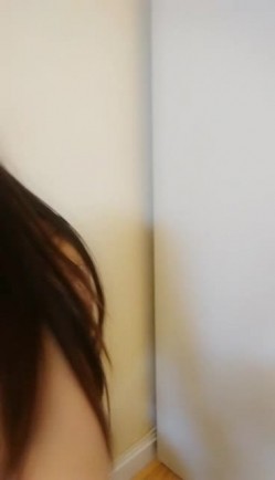 高颜值女仆装豹纹内衣非常诱惑，大奶子翘臀身材真好，逼逼很干净水多道具插得好通透，呻吟浪叫不止看着 截图13