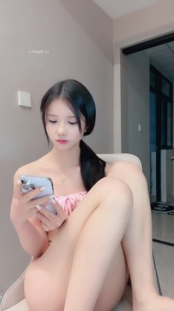 校花美少女来了【小岛】无毛粉穴 绝美一线天 三点超粉 脸逼同框 致命诱惑 截图12
