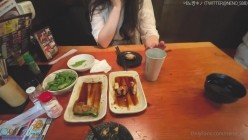 韩国全能肥臀OL淫妻少妇「neno_xex」OF微剧情私拍，舔屁眼，户外露出调教，3P多人性爱 截图3