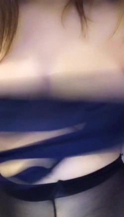 丰满大奶骚气美女主播性感开档黑丝道具JJ疯狂抽插自慰呻吟诱惑不要错过 截图5
