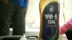 熟女探花_D罩杯粉色卫衣熟女，床边侧入猛操大奶晃动不断 截图2