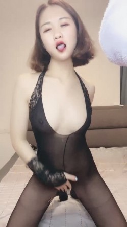新人下海短发萌妹！微毛美穴自慰！开档黑丝揉搓小穴，道具插入猛捅，受不了好爽娇喘呻吟 截图3