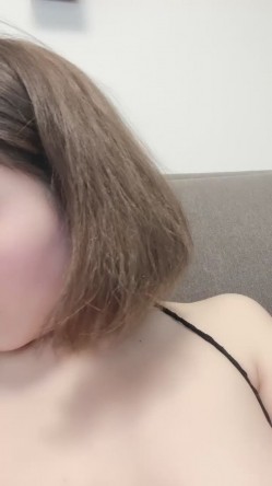 新人下海短发萌妹！微毛美穴自慰！开档黑丝揉搓小穴，道具插入猛捅，受不了好爽娇喘呻吟 截图7