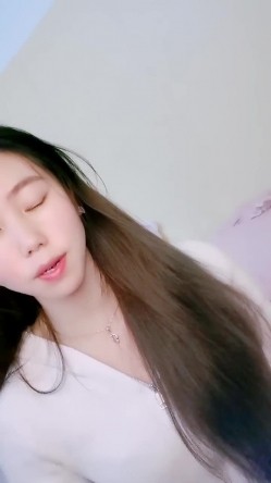 绿播转黄！【大四学妹兼职】校花牛仔裤，雪白大屁股 舞蹈专业 身材不错，皮肤白 截图4