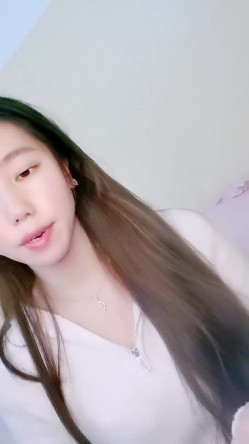 绿播转黄！【大四学妹兼职】校花牛仔裤，雪白大屁股 舞蹈专业 身材不错，皮肤白 截图8