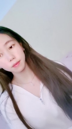 绿播转黄！【大四学妹兼职】校花牛仔裤，雪白大屁股 舞蹈专业 身材不错，皮肤白 截图11