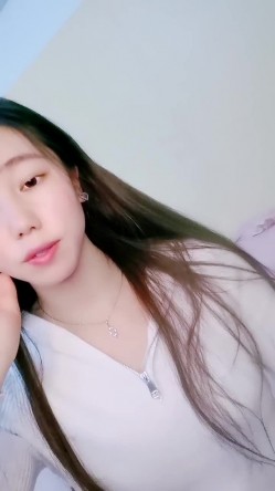 绿播转黄！【大四学妹兼职】校花牛仔裤，雪白大屁股 舞蹈专业 身材不错，皮肤白 截图14
