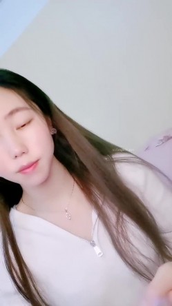 绿播转黄！【大四学妹兼职】校花牛仔裤，雪白大屁股 舞蹈专业 身材不错，皮肤白 截图15