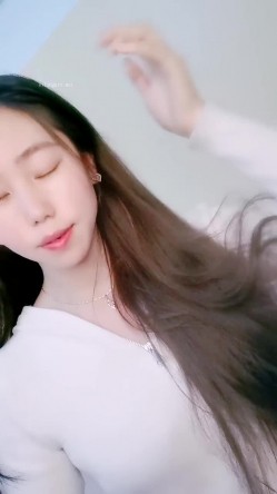 绿播转黄！【大四学妹兼职】校花牛仔裤，雪白大屁股 舞蹈专业 身材不错，皮肤白 截图16