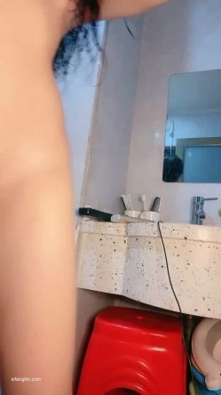 超漂亮！长腿女神 ️【00后小蝴蝶】一流绝活吃鸡舔蛋舔屁眼~深喉口爆吸夺哥哥的精液吞嘴里 ️飘飘欲仙极度诱惑！ 截图6