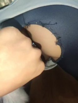 顶推重磅福利，大神高价自购海角万人追踪反差婊【胡九万（原小芳姐姐）】最全合集，性奴调教啪啪各种花样，秒懂下 截图3