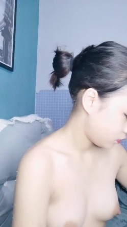 气质美女主播洗澡秀，卫生间中雾蒙蒙的，出来后给大家特写粉木耳蝴蝶逼 截图11