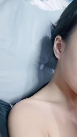 气质美女主播洗澡秀，卫生间中雾蒙蒙的，出来后给大家特写粉木耳蝴蝶逼 截图14