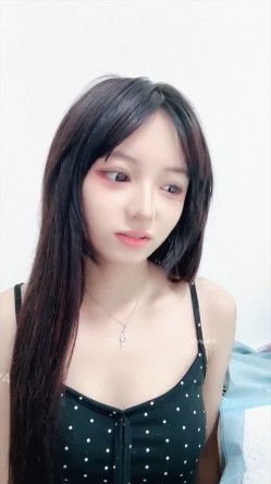 ️猫系校花女神【乖乖饱饱】超级漂亮 裸舞 道具 爽死 截图3
