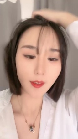 气质甜美！超高颜值短发美女！大姨妈刚走秀一波！性感衬衣掏出柔软奶子，多毛骚穴掰开特写 截图1