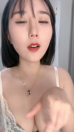 气质甜美！超高颜值短发美女！大姨妈刚走秀一波！性感衬衣掏出柔软奶子，多毛骚穴掰开特写 截图8