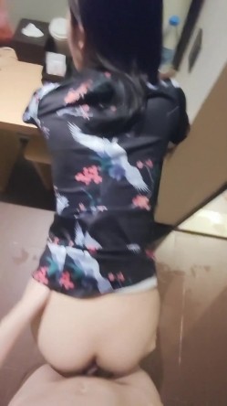 高中表妹 出来和表哥约会了，这瘦的有肉身材，极品，艹起来那个姿势都很舒服！ 截图1