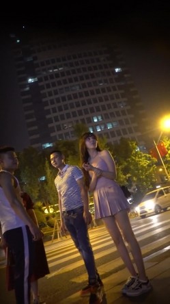 论坛VIP资源大师极限贴身CD超多漂亮小姐姐亮点多多各种骚丁露臀蕾丝骚内COSER美眉直接真空露逼 截图1