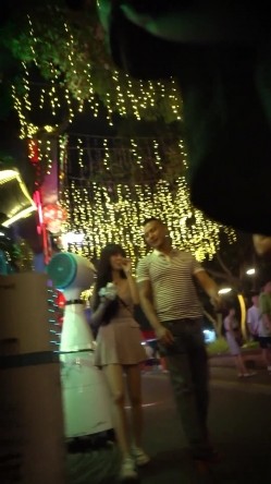论坛VIP资源大师极限贴身CD超多漂亮小姐姐亮点多多各种骚丁露臀蕾丝骚内COSER美眉直接真空露逼 截图6