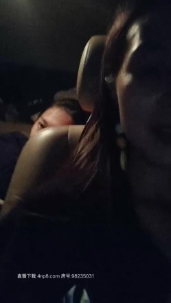 极品欲女姐妹花〖双飞女王〗午夜约战粉丝户外车震玩双飞 两个漂亮小骚货轮着骑屌猛摇 口爆吞精太骚了 高清源码录制 截图1
