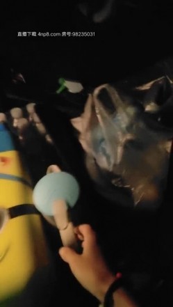 极品欲女姐妹花〖双飞女王〗午夜约战粉丝户外车震玩双飞 两个漂亮小骚货轮着骑屌猛摇 口爆吞精太骚了 高清源码录制 截图3