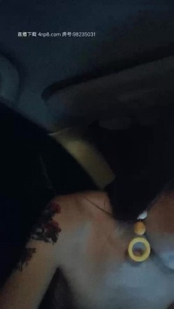 极品欲女姐妹花〖双飞女王〗午夜约战粉丝户外车震玩双飞 两个漂亮小骚货轮着骑屌猛摇 口爆吞精太骚了 高清源码录制 截图8