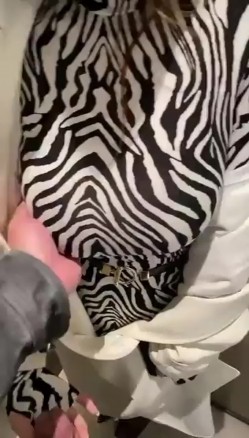 极品少妇 有气质高颜值骚妻十足，先撸管然后服侍主人，口交技术一流，深喉吞吊太有感觉了 截图6