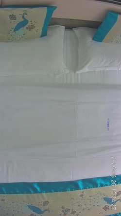 酒店偷拍超级清纯羞涩的女孩被男友诱骗哄着打桩 截图1