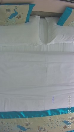 酒店偷拍超级清纯羞涩的女孩被男友诱骗哄着打桩 截图2