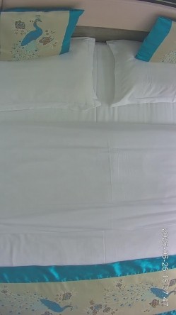 酒店偷拍超级清纯羞涩的女孩被男友诱骗哄着打桩 截图3
