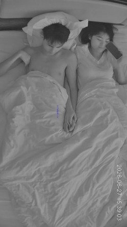 酒店偷拍超级清纯羞涩的女孩被男友诱骗哄着打桩 截图16