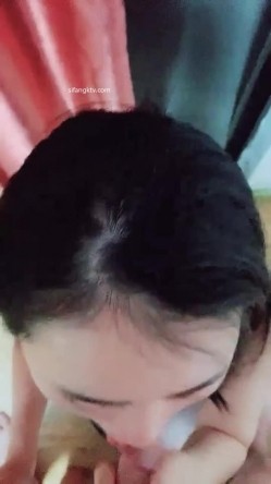 公司新来的美女上班时间被部门经理微信撩骚 ️带去洽谈区厕所啪啪 ️不停有妹子上厕所 截图8