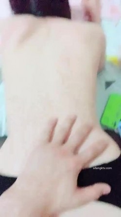 公司新来的美女上班时间被部门经理微信撩骚 ️带去洽谈区厕所啪啪 ️不停有妹子上厕所 截图15