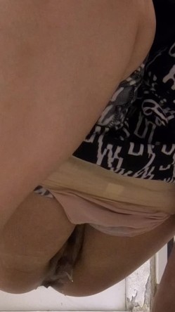 公园女厕偸拍数位年轻小姐姐方便~人逼同步正面特写绝对给力~各种美女美少妇赏逼赏脸 截图1