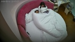 酒店偷拍 ️大学生情侣白衬衫清纯眼镜乖乖女被腿毛旺盛男友带酒店调教 截图4