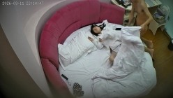 酒店偷拍 ️大学生情侣白衬衫清纯眼镜乖乖女被腿毛旺盛男友带酒店调教 截图5