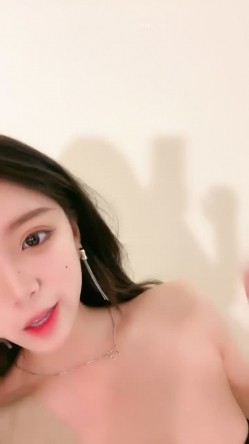 【强烈推荐 ️一饱眼福】人气高颜女神『奶球』携保时捷车模闺蜜下海捞金 两姐妹天天轮番被干 无套内射 全裸出镜 截图2