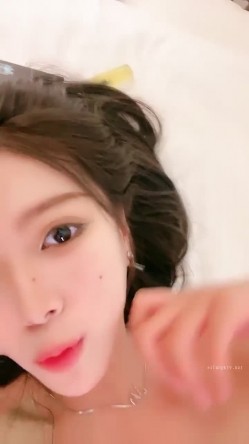 【强烈推荐 ️一饱眼福】人气高颜女神『奶球』携保时捷车模闺蜜下海捞金 两姐妹天天轮番被干 无套内射 全裸出镜 截图4